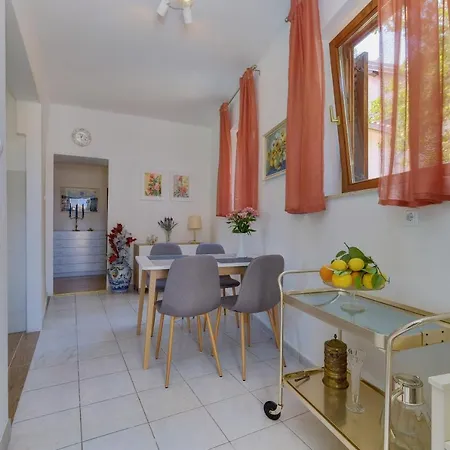 Hemetek Apartment *